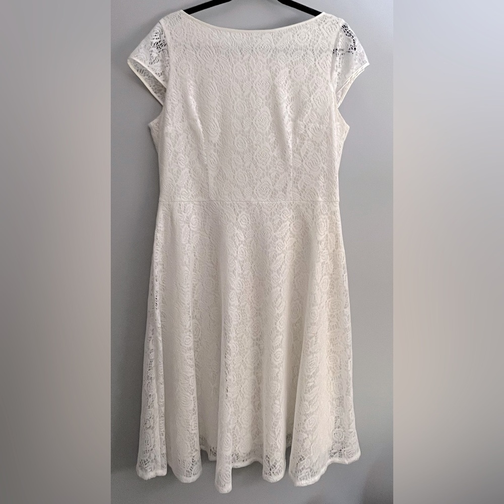 Jones Studio white lace dress
